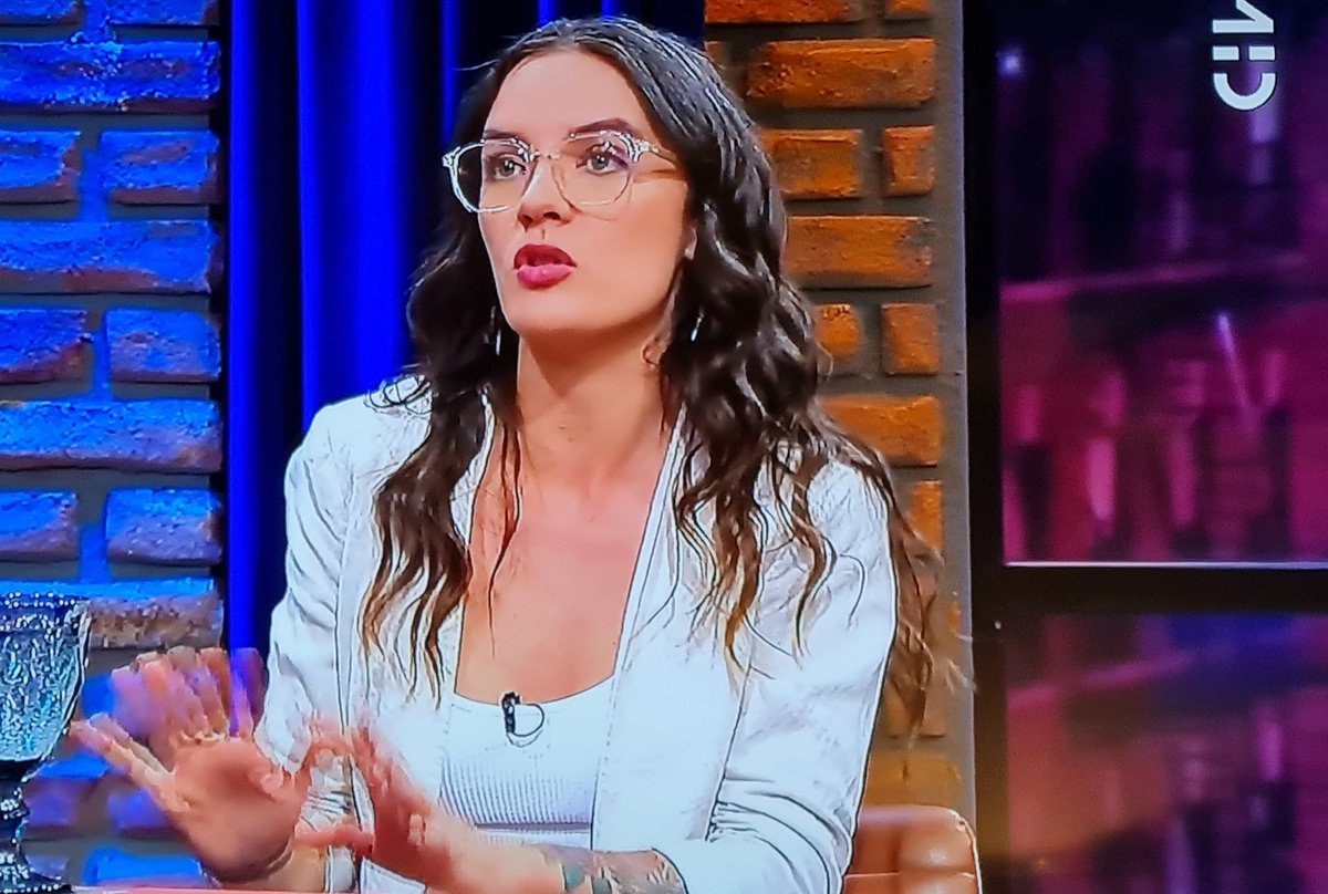 Una VERGUENZA la Ministra Vallejo, señala que Chile mejoró con la llegada de Boric al poder y reivindica el comunismo como su plan-objetivo para Chile. Francamente, me parece que esto es una bofetada para la mayoría de los chilenos de bien. Retwitt si estás de acuerdo