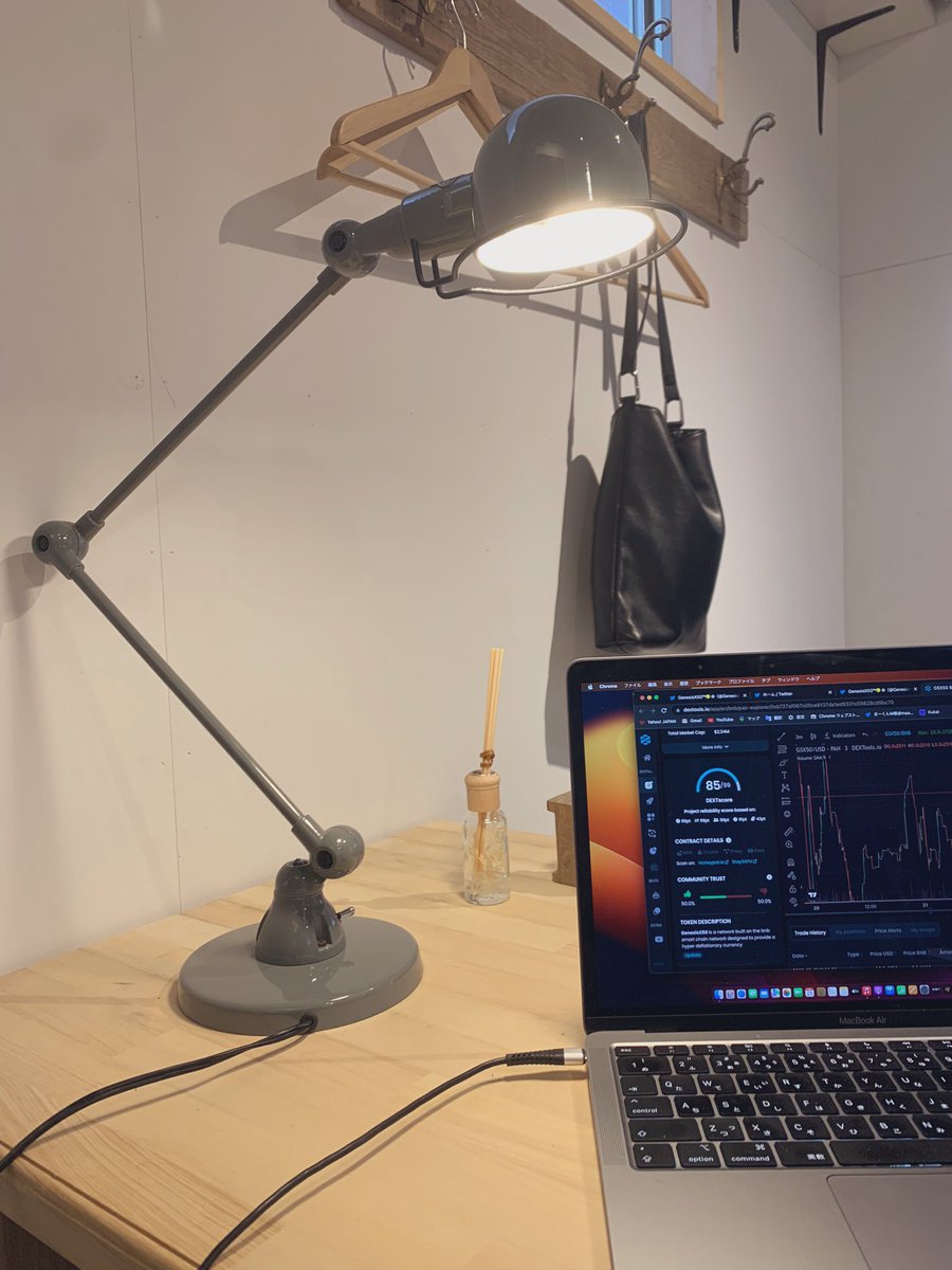 ma_maaakun's tweet image. やっと電球きた💡

このjieldeランプ7年ぐらい使ってるけど全然飽きないお気に入り、難点は口金が海外仕様なのが難点で電球が中々手にはいにくい
面倒くさくてもネットで探して絶対LED買うのをお勧めします

#jielde