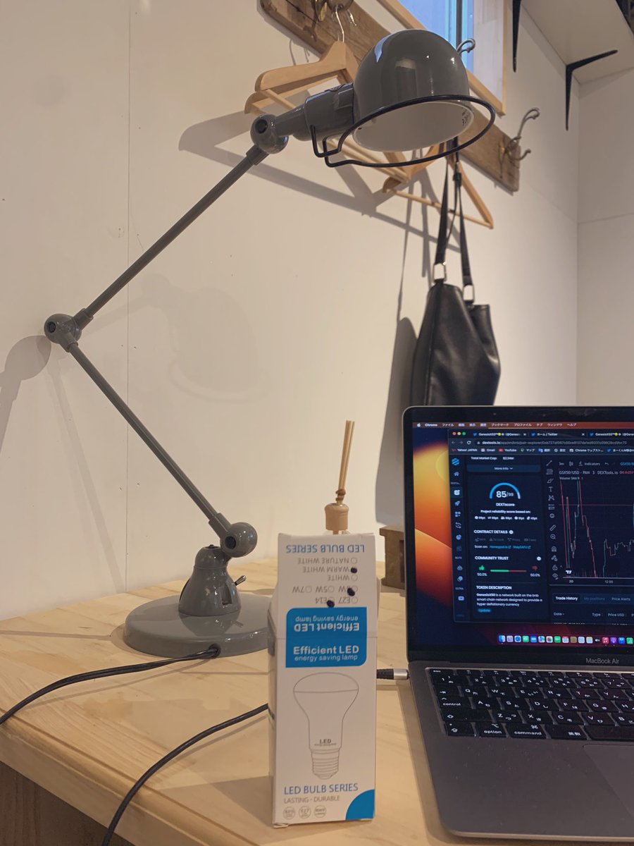 ma_maaakun's tweet image. やっと電球きた💡

このjieldeランプ7年ぐらい使ってるけど全然飽きないお気に入り、難点は口金が海外仕様なのが難点で電球が中々手にはいにくい
面倒くさくてもネットで探して絶対LED買うのをお勧めします

#jielde