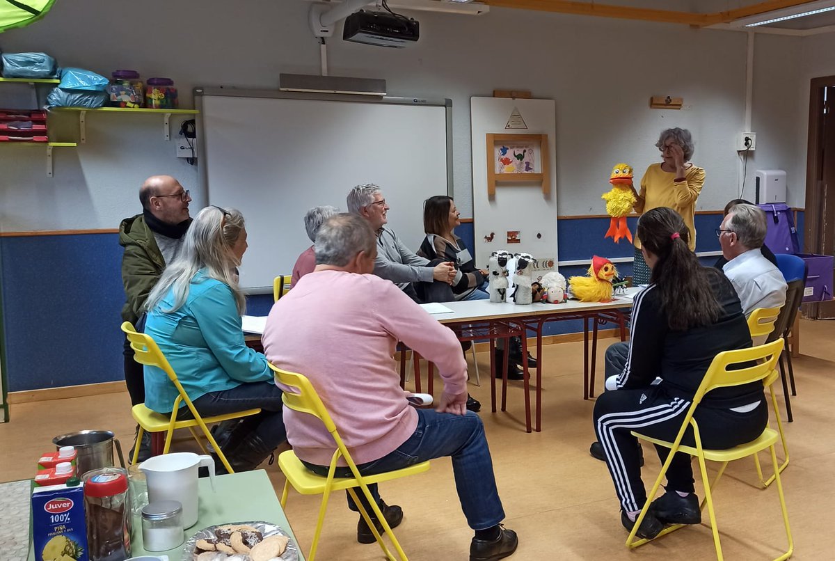 Los peques de la escuela han disfrutado de un cuento contado por abuel@s de la escuela en colaboración con @titiriroci. Han disfrutado de un tiempo juntos🥰

El proyecto, “Mis abuelos y Yo", está subvencionado por la Concejalía de Mayores del <a href="/Ayto_Coslada/">Ayuntamiento de Coslada</a>  

Gracias a tod@s.