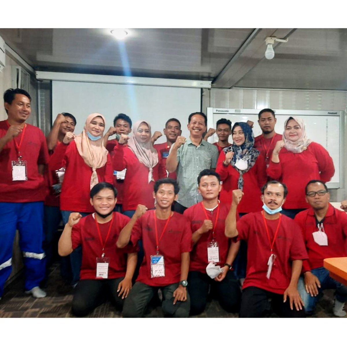 Filantra1's tweet photo. Hallo MITra!
PT Pertamina Drilling Services Indonesia (PDSI) menyelenggarakan program TJSL "Training Operator Forklift". Program ini merupakan kerja sama PDSI dengan Lembaga Sertifikasi Dinas Ketenagakerjaan untuk operator forklift Indonesia Drilling Training Center (IDTC). https://t.co/7z2I3NaRKO