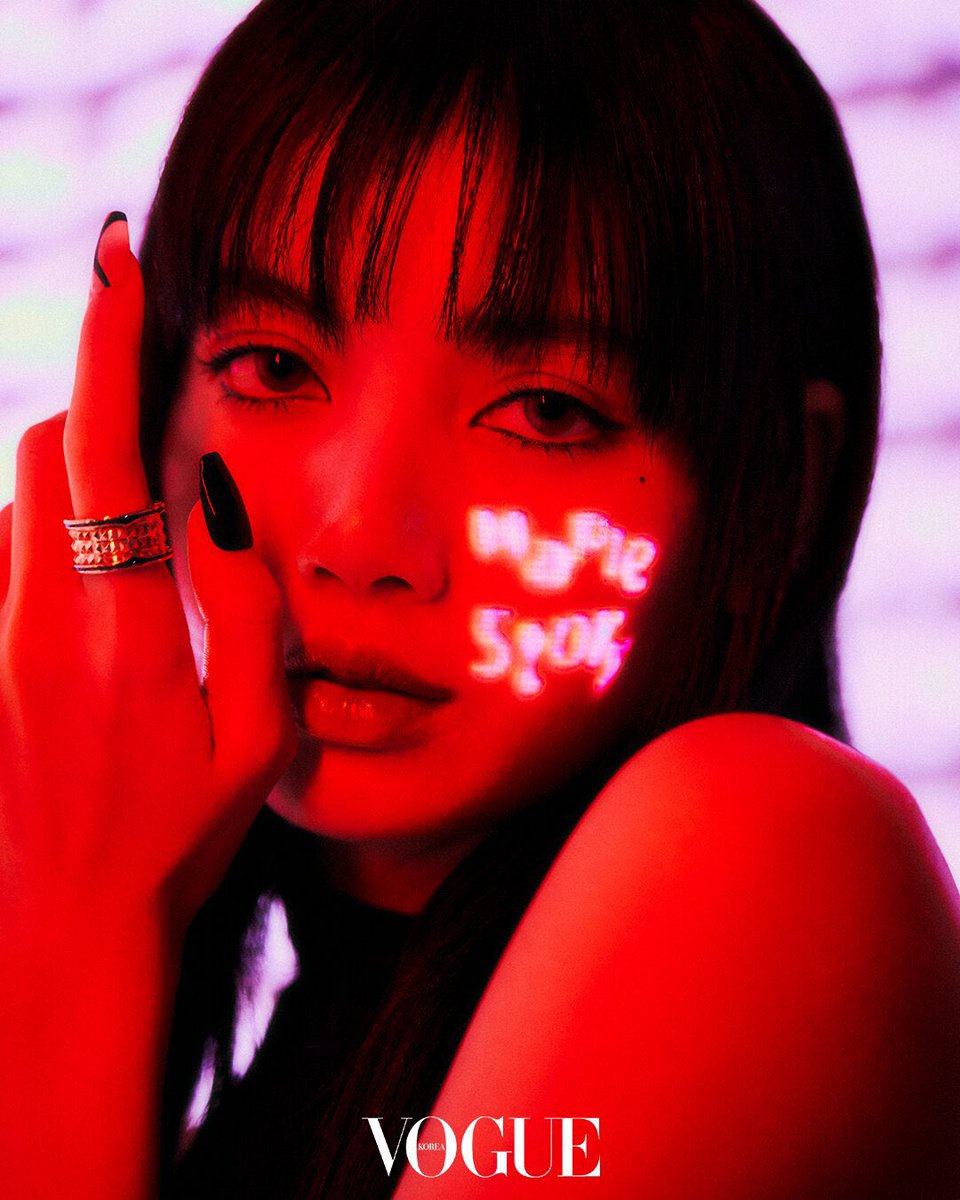 CloutNewsMedia's tweet photo. Lisa of BLACKPINK looks amazing in new pictures for Maple Story × Vogue Korea 📸❤️

#lisa #lalisamanoban #lalisa #blackpink #money #sg https://t.co/dxu8762WGU