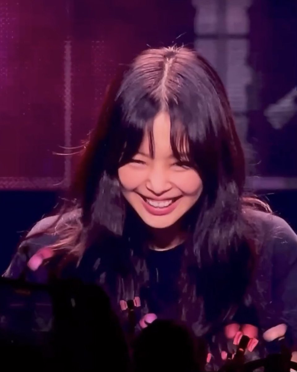 hourly jennie tweet media
