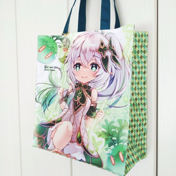 コミケの新刊セットのトートバッグきた〜🥰マチたっぷりで色もきれいでいい感じです🍀 