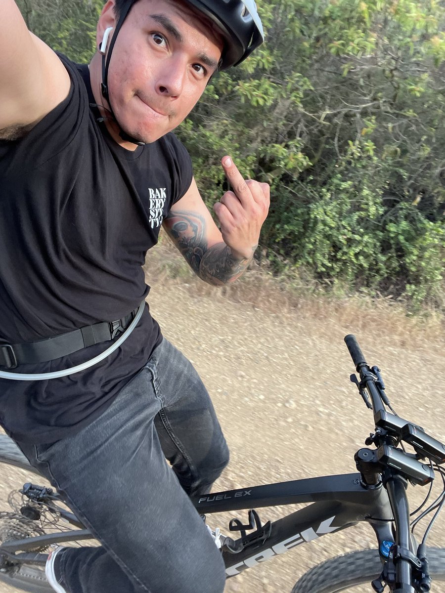 Eyevin_'s tweet photo. From dying on the shortest trails and getting hyperventilating 5 miles in to smashing centuries alone with a 16mph pace. From fat as fuck to fucking fit. Bikes saved my life 🚲💙 https://t.co/guIHRX5wAr