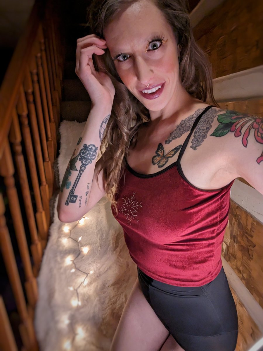th3blond3amazon's tweet photo. new✨new✨new
OTW! stick around. 😉
#WinterSolstice2022 #altmodel #alternative #freelance #modeling #onlyfansbabe #inkedwomen #naturalhair #blonde #tattoolover #cold #hotinhere #PhotographyIsArt #odaat #rediscoverself #resilience #KeepGoing https://t.co/7EblRgCsHr