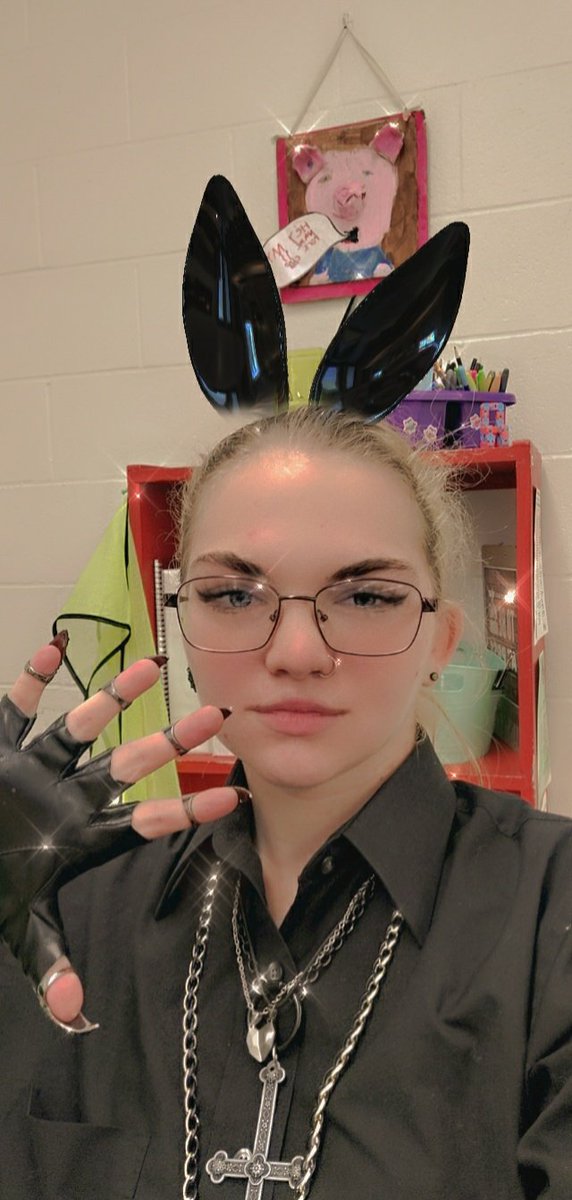 EmotionlessC's tweet photo. My emotionless self I may look happy but I'm really not I'm depressed, broken and numb inside all the way https://t.co/NBpMsmXI9R