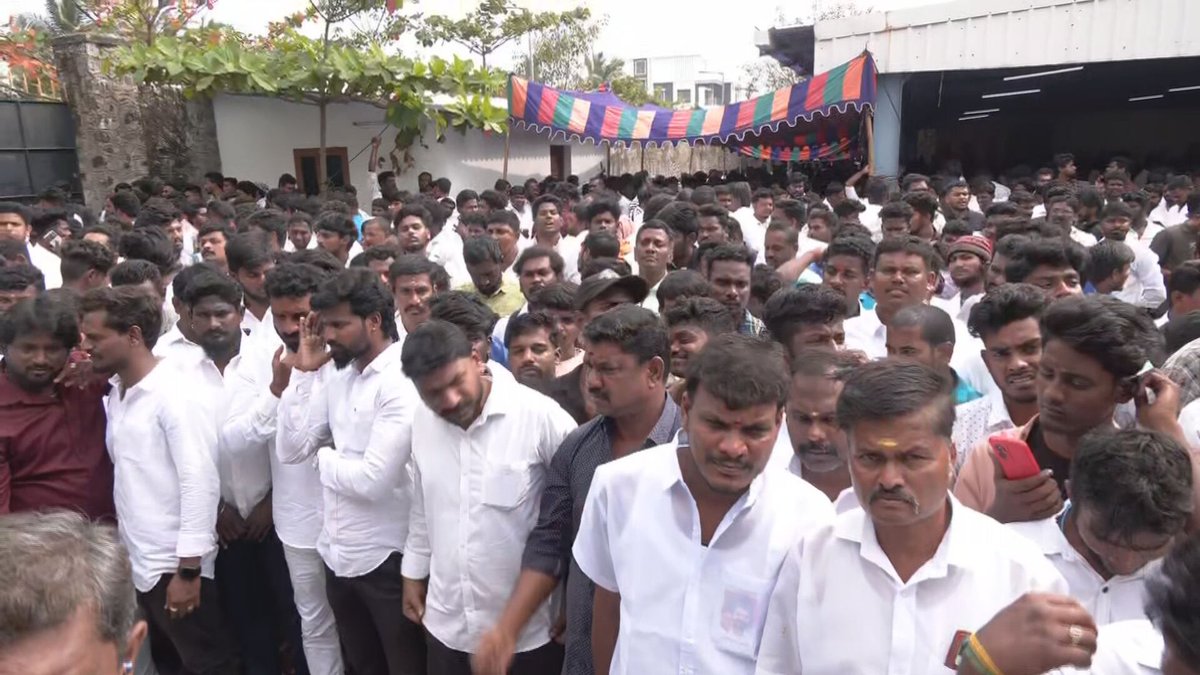 sunnewstamil's tweet photo. #JustIn | விஜய் மக்கள் இயக்கம் சார்பாக "தளபதி விஜய் விழியகம்" என்ற கண் தான செயலி அறிமுகம்!

சென்னை பனையூரில் உள்ள விஜய் மக்கள் இயக்க தலைமை அலுவலகத்தில், இயக்க பொதுச்செயலாளர் புஸ்ஸி ஆனந்த் இச்செயலியை அறிமுகப்படுத்தினார்! 

#SunNews | #VijayMakkalIyakkam | #EyeDonationApp https://t.co/dk4Qcc2Q5E