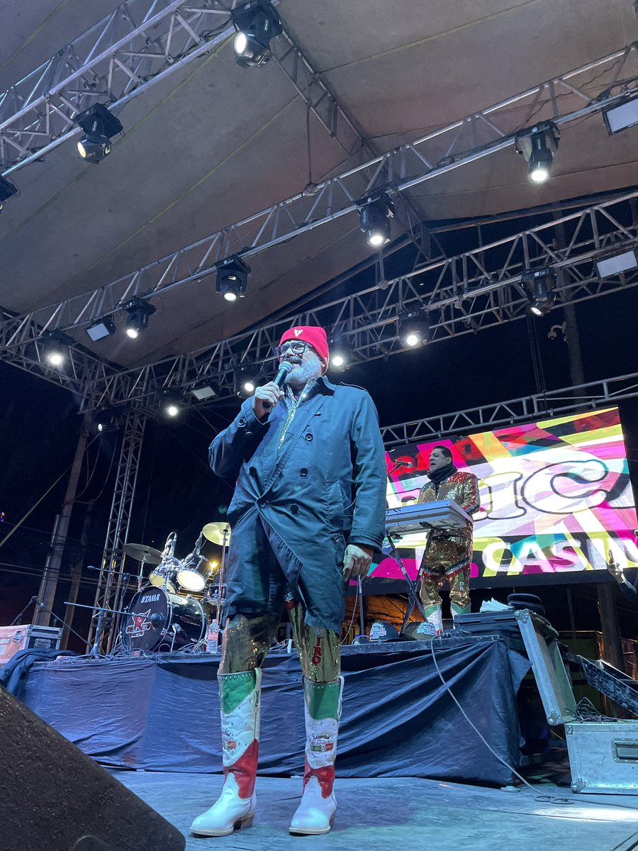 santiago_qro's tweet photo. Concierto de Mi Banda El Mexicano en La Cañada, El Marqués como parte de las Fiestas Decembrinas 2022 del #INDECU 🎙🎄✨ https://t.co/YWNH5YhBIN