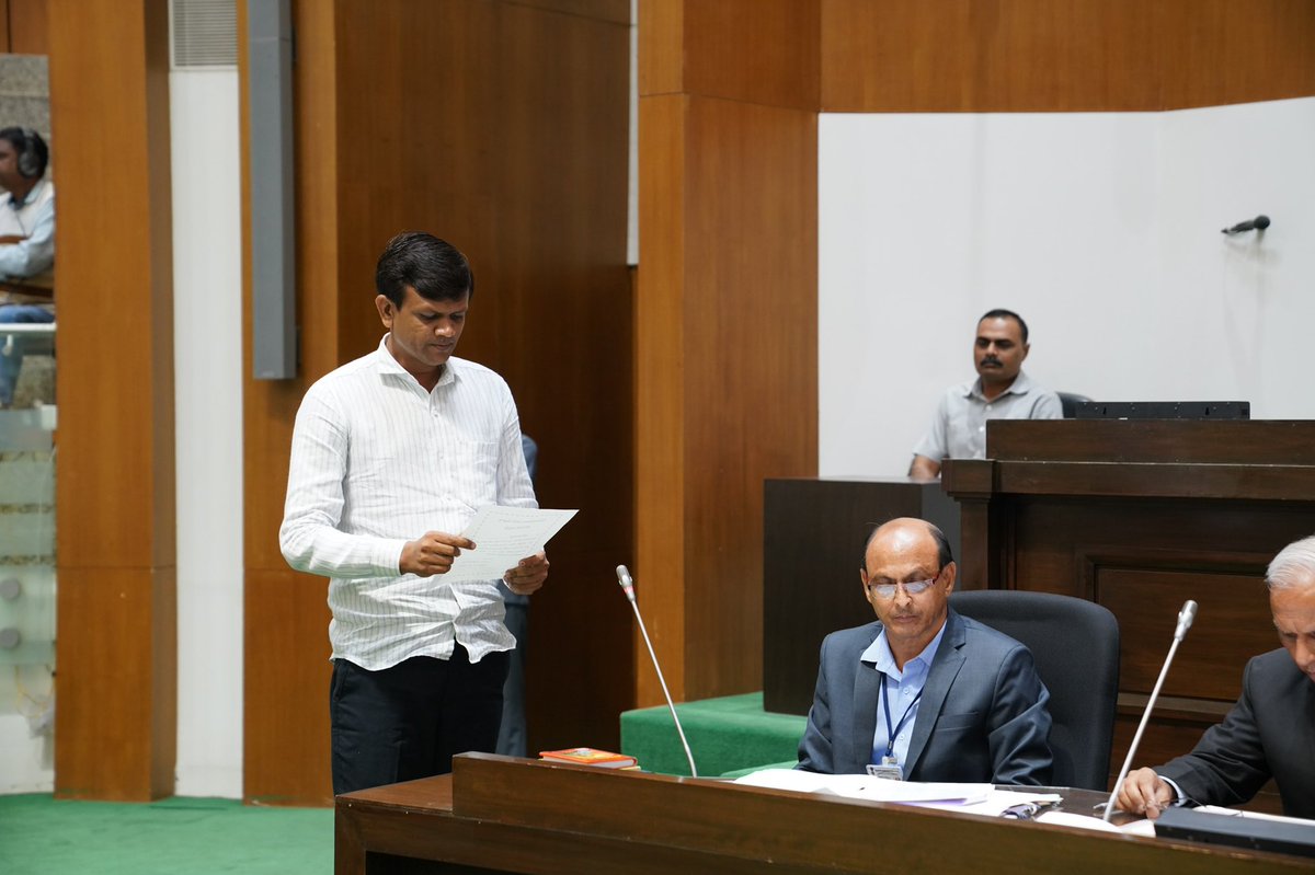 ૧૫મી વિધાનસભા ના સદસ્ય તરીકે શપત લિધા..                                  <a href="/AAPGujarat/">AAP Gujarat</a> <a href="/isudan_gadhvi/">Isudan Gadhvi</a> <a href="/Gopal_Italia/">Gopal Italia</a>