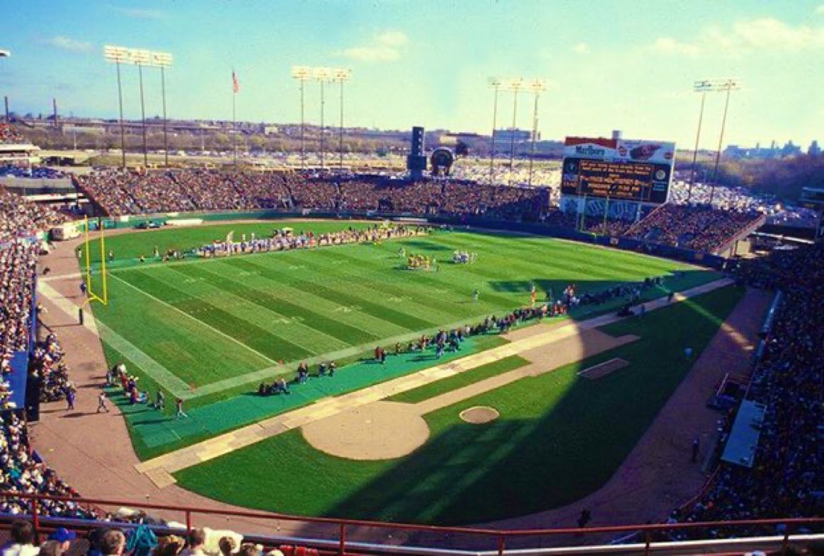 Super70sSports's tweet photo. Throw up a hand if you can remember when the Packers played three home games every year in Milwaukee. https://t.co/bnhQn2VF05