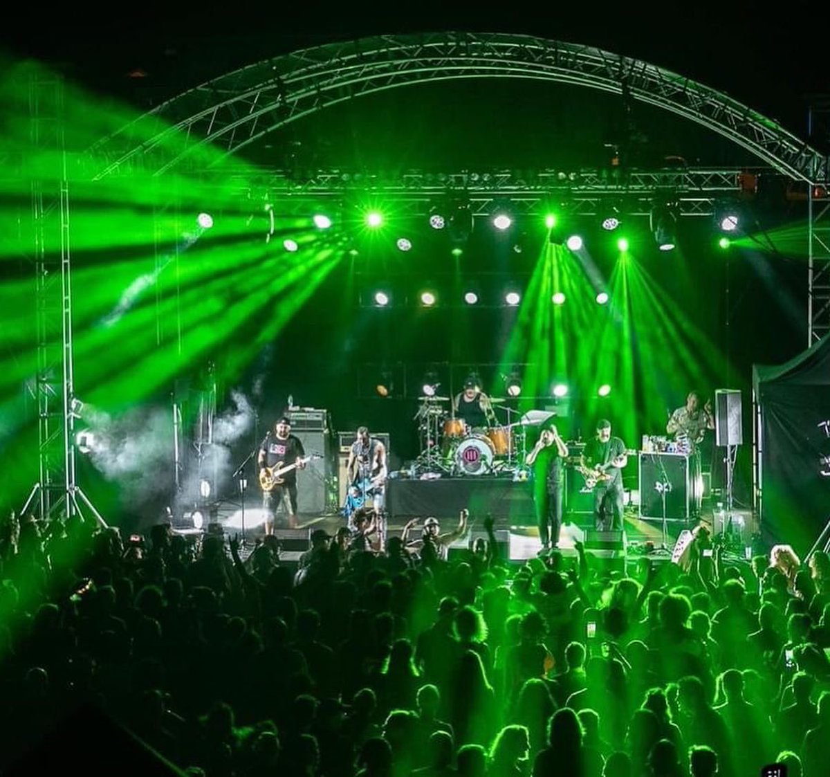 This is from October 20, 2022 when we played @Bath_Mats in New Caledonia! It was such an amazing experience to be able to go somewhere i had never even heard of before. @zebrahead 
#zebrahead #newcaledonia #blackwoodstockfestival #fortteremba #evhguitars #sheptonestrings