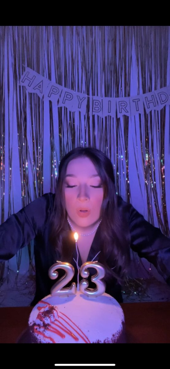 Katiebckl's tweet photo. Busy making wishes 💋 https://t.co/N5PvrLODkB