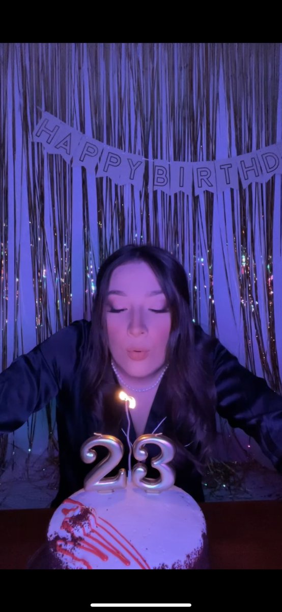 Katiebckl's tweet photo. Busy making wishes 💋 https://t.co/N5PvrLODkB