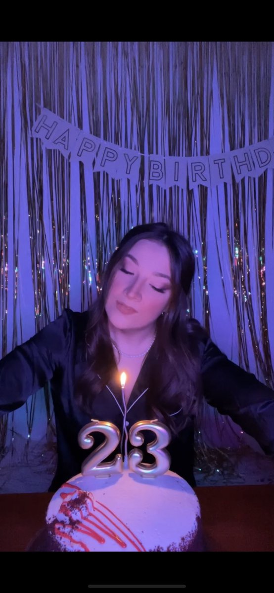 Katiebckl's tweet photo. Busy making wishes 💋 https://t.co/N5PvrLODkB