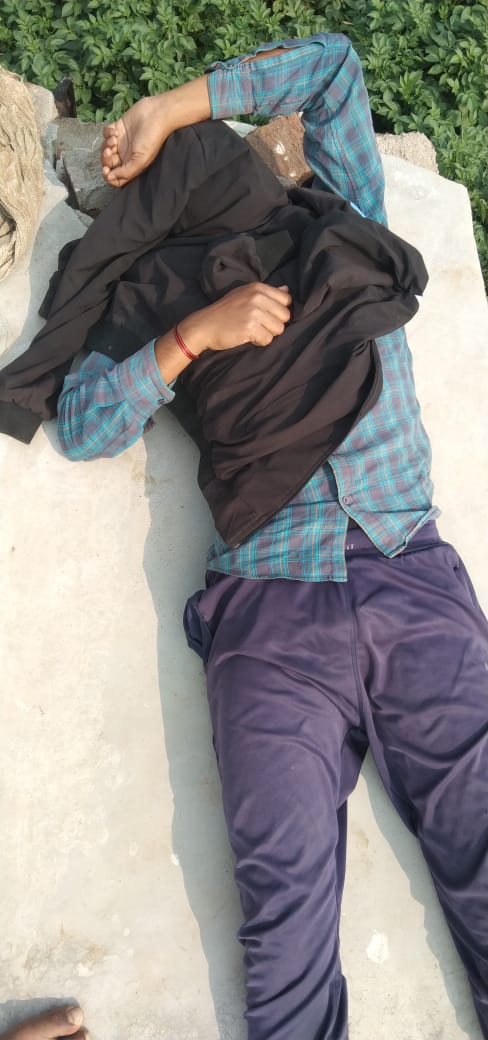 SHAMBHU23252304's tweet photo. हद है अब तो नेताओं  की बात अधिकारी नही मान रहे अधिकारी की बात रेलवे बोर्ड नही सुन रही  कोई कुछ कर नही पा रहा तो इस्तीफा ही देदो जिल्लत की नौकरी क्यू कर रहे हो??
#Railwa_clear_All_standby
@AshwiniVaishnaw 
@PMOIndia @manojkjhadu 
@RailMinIndia @RadhamohanBJP 
@KumariDiya 
Please🙏 https://t.co/iyqC87e6o0