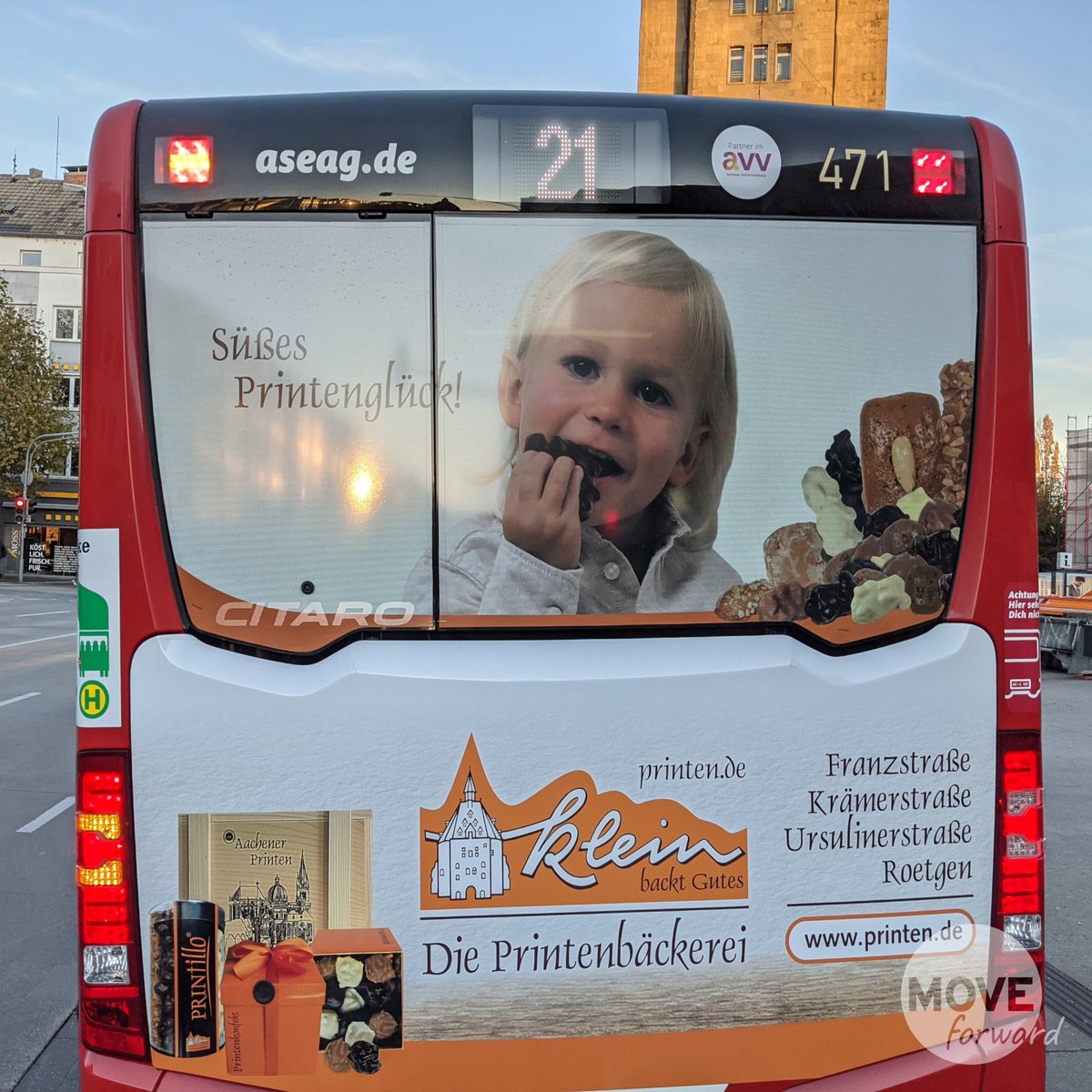 MOVEforward_EU's tweet photo. An Tag 21 unseres #MOVEforward #Adventskalender|s sind wir im #ÖPNV mit der Linie 21 der #ASEAG unterwegs. https://t.co/dSlk6E7HOn