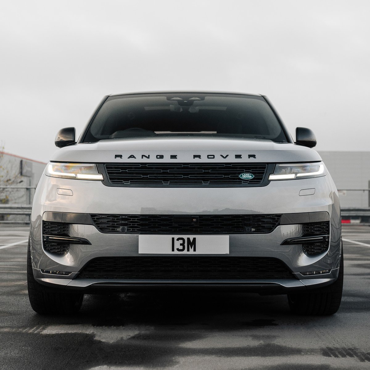 VOSSEN_JAPAN's tweet photo. LAND ROVER RANGE ROVER x HYBRID FORGED SERIES: HF-7
F : 24x10 / R : 24x10
インセット、P.C.D、ハブ径、カラー(5色)のオーダーがアップチャージ無しで可能です。ハブ径も車種専用にすることで精度の高い車両への取り付けが可能。
#VOSSEN #VOSSENJAPAN
#LANDROVER #RANGEROVER #SVR #HF7 https://t.co/Sf09dkoIn9