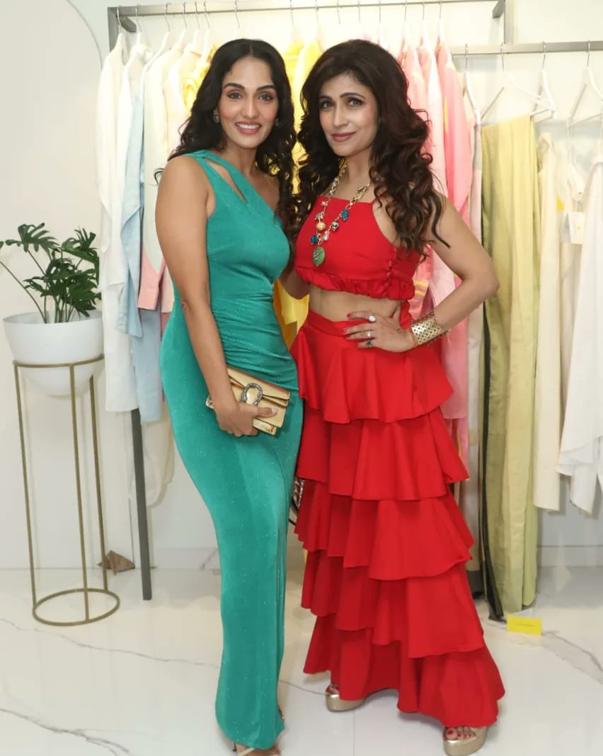 Acclaimed Label Wendell Rodricks collaborated with renowned actor and host, Vandana Sajnani for a pop-up at their flagship store in Juhu, Mumbai. 

#WendellRodricks #VandanaSajnani #Launch #FlagshipStore #NewCollection #HolidaySeason #PNK