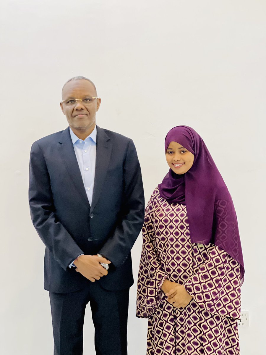Nuuraiimaan's tweet photo. President of southwest Somalia @Laftagareen https://t.co/zgTas6dsWi