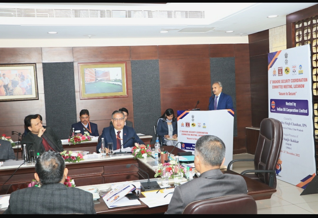 IOCL_UP's tweet photo. Dr. Devendra Singh Chauhan, IPS, @dgpup interacted with the Captains from the Oil Industry and addressed their concerns about Safety &amp; Security. With the theme of 'Assure to Secure', the 3rd OSCC meeting at Lucknow, highlighted the importance of the Oil Industry in India's growth https://t.co/ULQJgKFCie