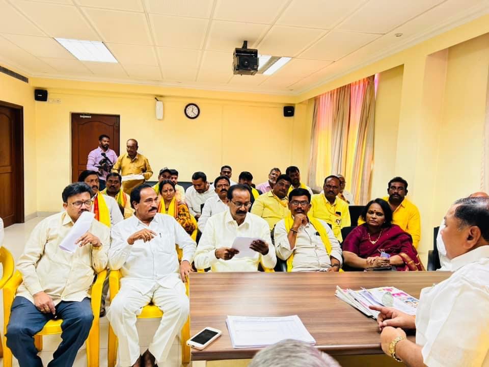 நித்திய மகிழ்ச்சியைக் காட்டும் நன்றியுடனும் பாராட்டுகளுடனும் நாம் அனைவரும் சேர்ந்து அவரை வரவேற்போம். 
#TDPKhammam