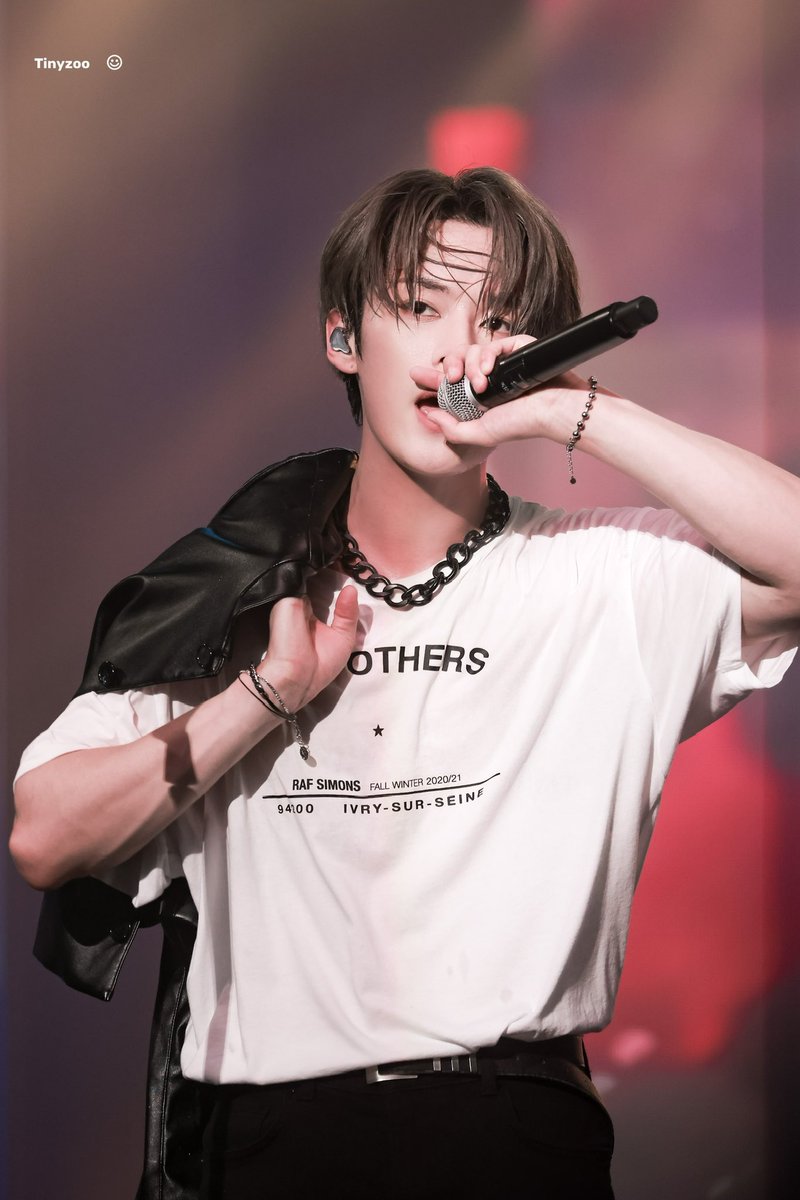 know_ilee's tweet photo. I want to be a singer
Yes, he did it

LIMBO OUT NOW
#Limbo #나지막이 #LeeKnow 
#리노 @Stray_Kids https://t.co/fRD5bGYef5