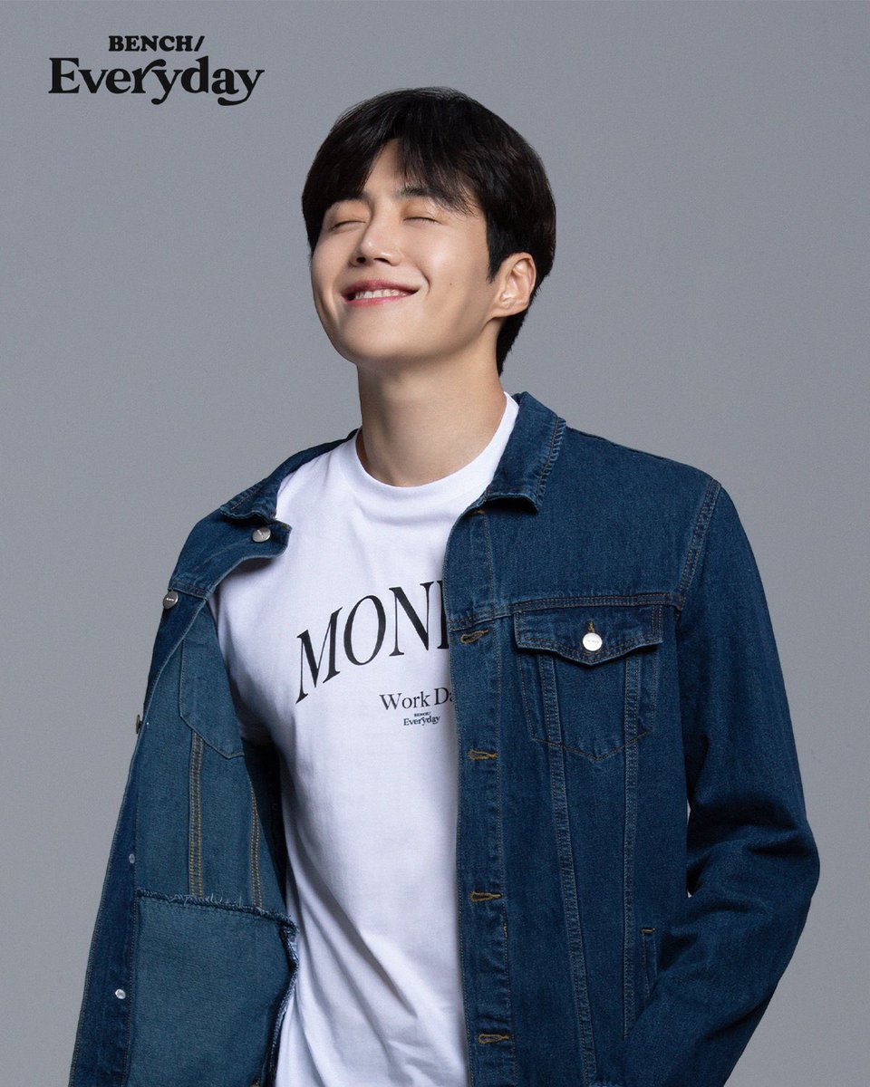 seonprise's tweet photo. both seonho and seungmin are in blue and on bench. they have my heart and my bank account. https://t.co/u4hEK1RWcp