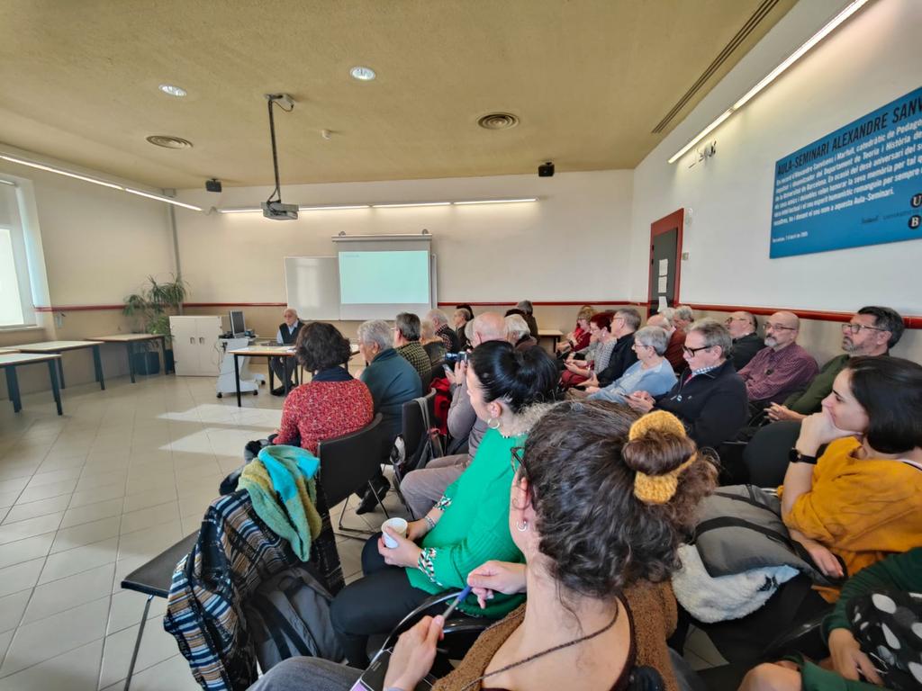 Gràcies Alfons Fomariz per a incloure'ns en el teu relat de Tesi Doctorat, com a projecte singular i esperança de la Formació d'adults a Catalunya. Ets un exemple per a totes! Junts amb <a href="/LaTrocaSants/">La Troca</a> <a href="/eicascantic/">Espai Inclusió i Formació Casc Antic (EICASCANTIC)</a>  <a href="/FormacioCoordLL/">ACOF - Comissió de Formació</a> companyes viatge.