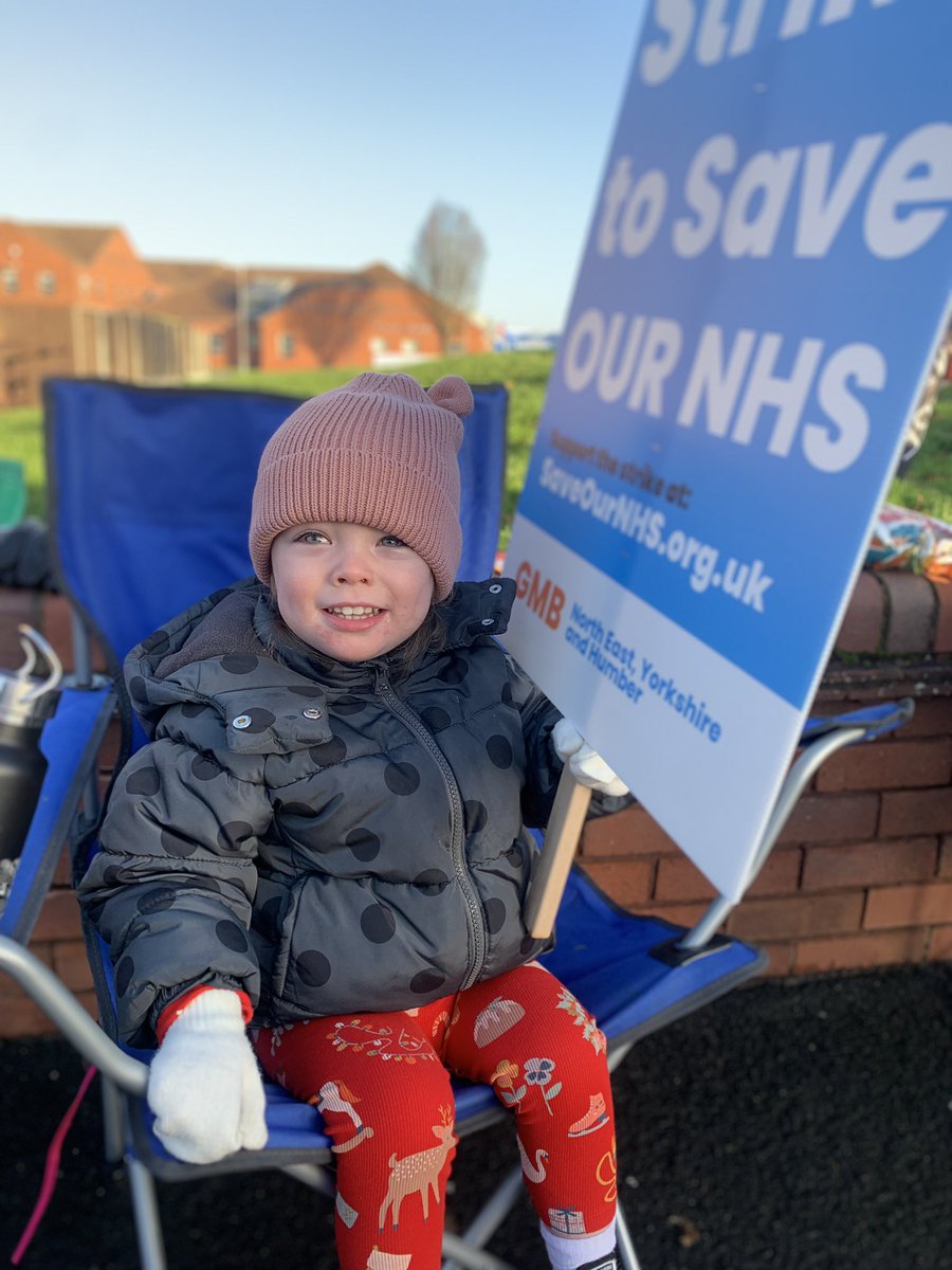 999jock's tweet photo. Margot on the #Ambulance picket line before nursery. Sweets supplied by the #Goole ambulance staff. Good luck to @TiptoesNursery after all those E numbers!
#strike https://t.co/5Lk4CsZ0MR