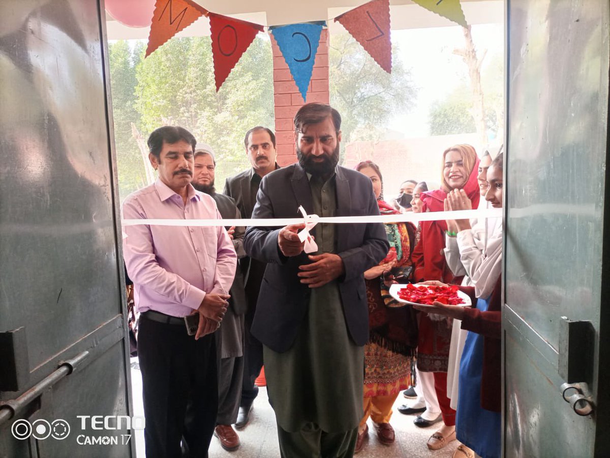 itacecorg's tweet image. Highlights from the Community Launches of Classroom Library corners under #PakistanLiteracyProject (#PLP) administered school - GGES 9/BC District #BWP 
CG -  Director public instruction Elementary Education South punjab (DPI) &amp;amp; SG - Ch.Shabaz Tahir(CEO) were also present