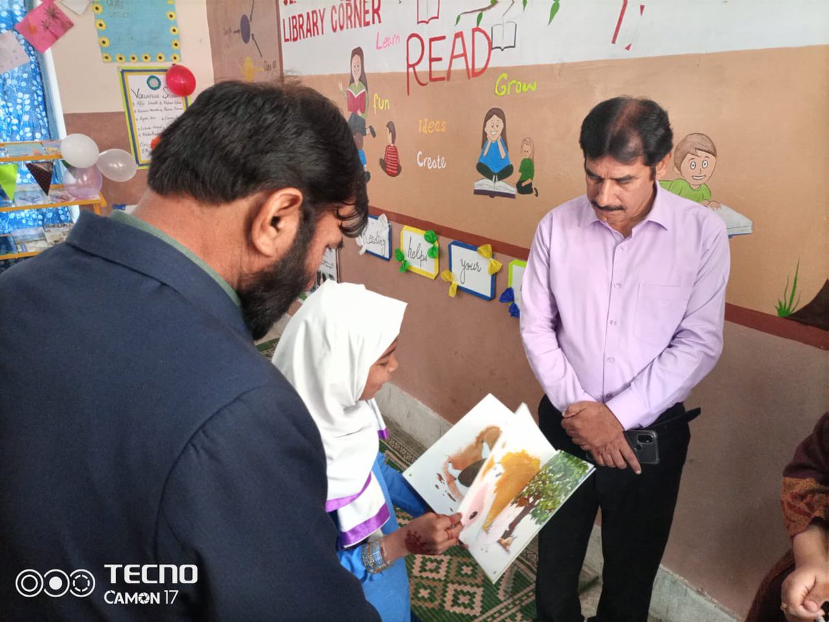 itacecorg's tweet image. Highlights from the Community Launches of Classroom Library corners under #PakistanLiteracyProject (#PLP) administered school - GGES 9/BC District #BWP 
CG -  Director public instruction Elementary Education South punjab (DPI) &amp;amp; SG - Ch.Shabaz Tahir(CEO) were also present