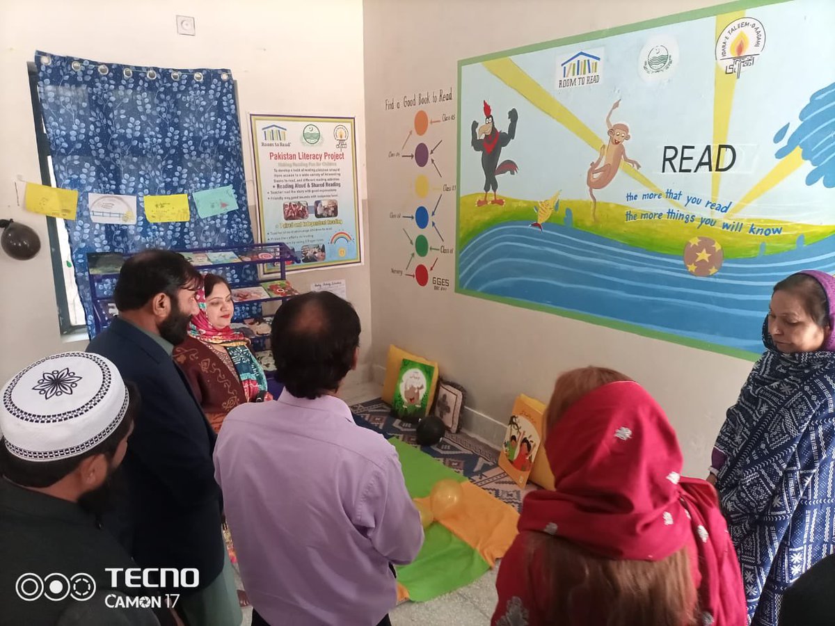 itacecorg's tweet image. Highlights from the Community Launches of Classroom Library corners under #PakistanLiteracyProject (#PLP) administered school - GGES 9/BC District #BWP 
CG -  Director public instruction Elementary Education South punjab (DPI) &amp;amp; SG - Ch.Shabaz Tahir(CEO) were also present