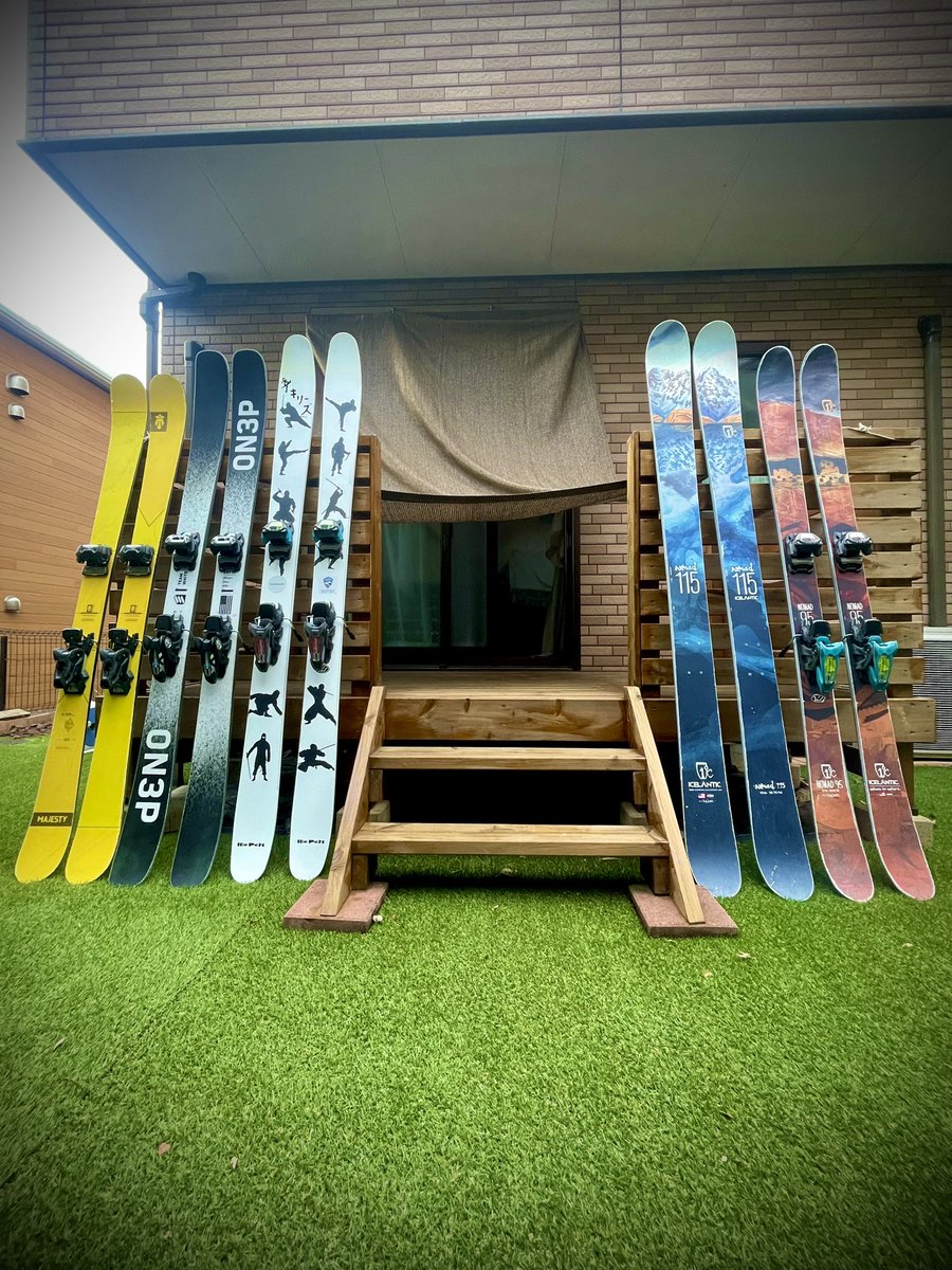 rinzo_freeski's tweet photo. 10月にシーズンインしたもののなかなか滑れてないし写真も撮ってなかったからいまさら笑笑

去年の３本は継続のまま2本追加して。
2年生頑張ります🔰
#icelantic #wapan #on3p https://t.co/uwmZIAMgry