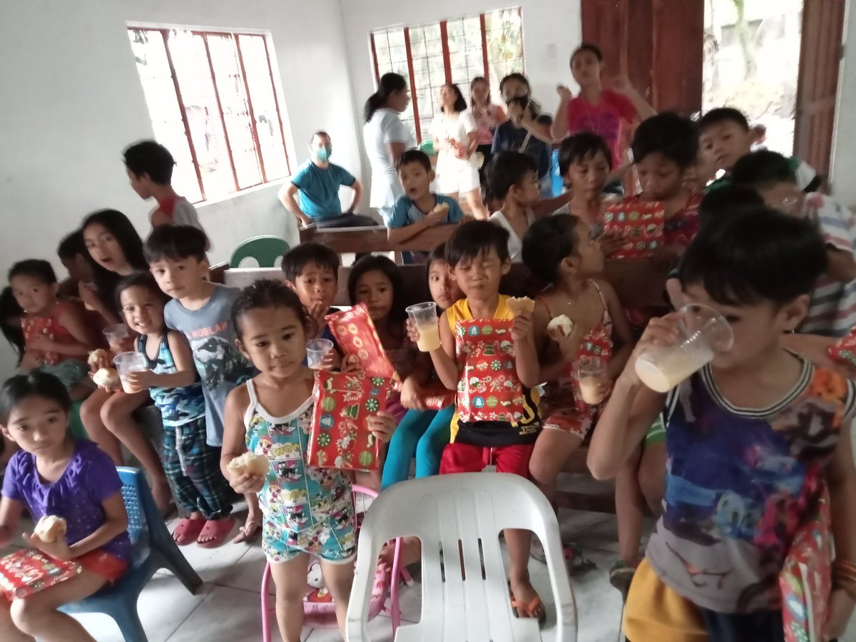 Dianah143's tweet photo. Gift giving Toys for Children
Kids are so happy when we let them feel the spirit of Christmas!!
#Xtoadz @KingsmanxToadz @c1nk89 @mcoen41  thank you for your kindness 🙏
#XRP #XRPCommunity #FlareNetwork #SongbirdNetwork #cryptocurrency #DeFi #NFTs #SGB #nftcommunity https://t.co/gDsG1ukLme