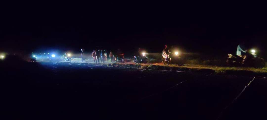 PaPa77331548's tweet photo. Local residents had to flee in fear owing to the offensive of SAC troops in Sarlingyi and YinMarBin townships Sagaing division this morning. It is rumored that Deputy Prime Minister Soe Win arrive in there. #CrimesAgainstHumanity  #2022Dec21Coup #WhatsHappeningInMyanmar https://t.co/fggBKLEVEr