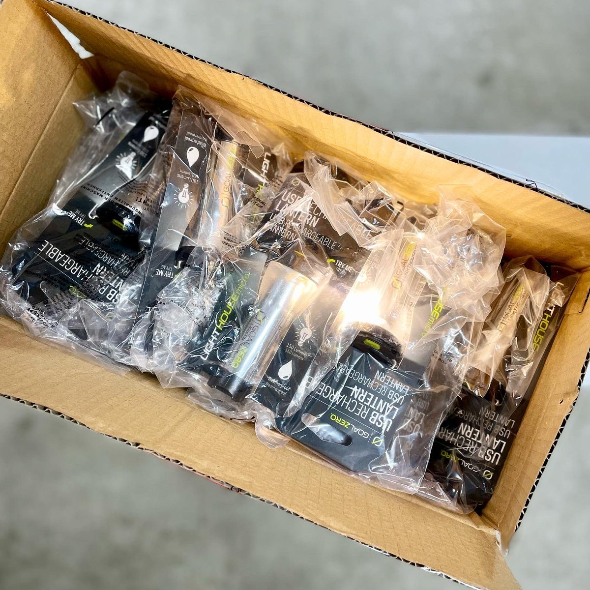 tateisukanna_'s tweet photo. 明日ゴールゼロ販売します

数に限りがありますので
1家族様1グループ様
お１つでお願いします

駐停車等の交通ルール
お並びの順番やマナー等
お守りの上ご来店下さい

明日も11時から
お待ちしてます

#タテイスカンナ #goalzero #lighthousemicro #キャンプ #ゴールゼロ #outdoor #川島町 https://t.co/EeZBVFTeQs