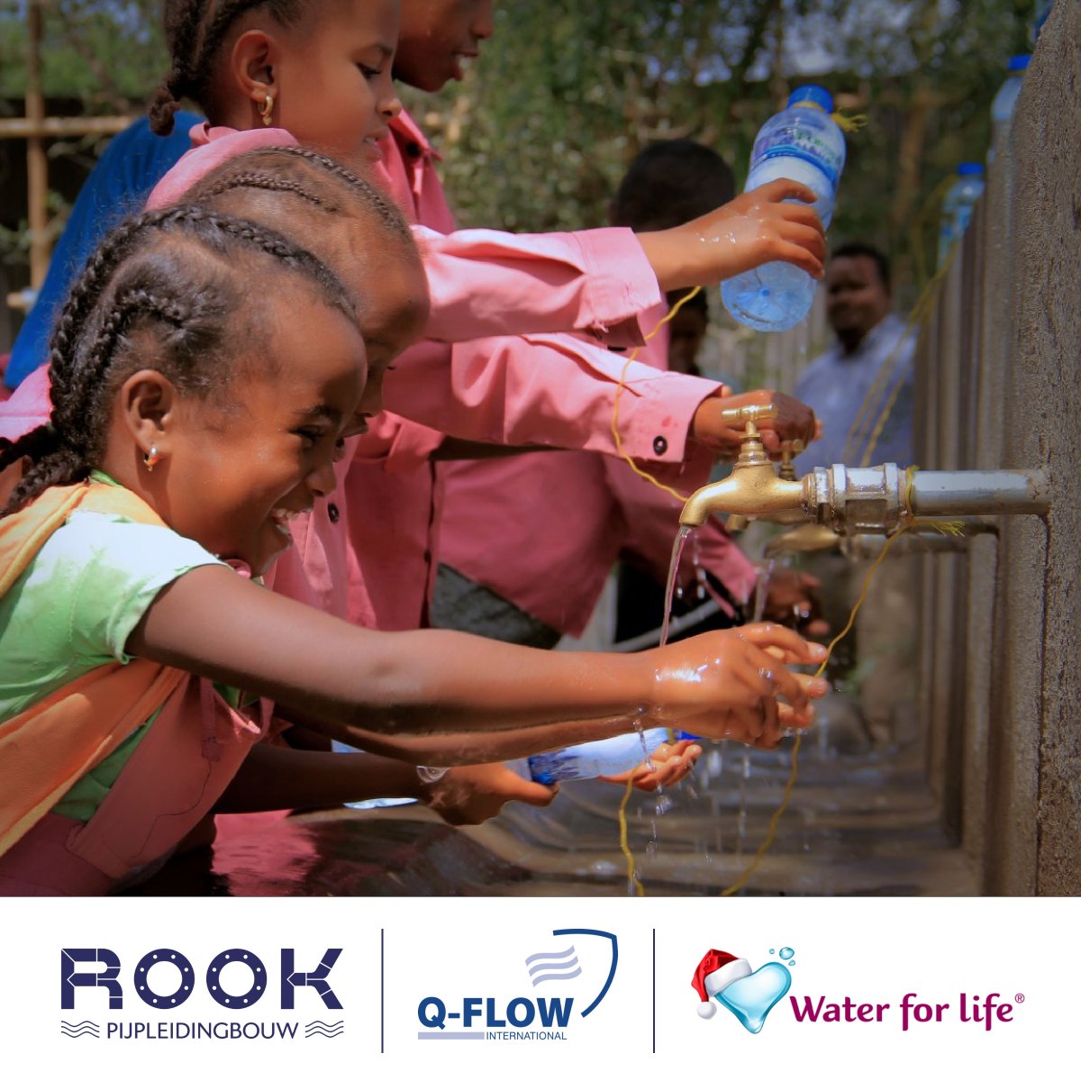 SAMEN STERK IN WATERWERK!
Bij Rook Pijpleidingbouw en Q-Flow International vinden ze Kerstmis bij uitstek een feest om te geven. Daarom geven zij net als in voorgaande jaren ook deze kerst weer kraanwater cadeau door een bedrag van 3.000,- euro aan ons te doneren. Bedankt !