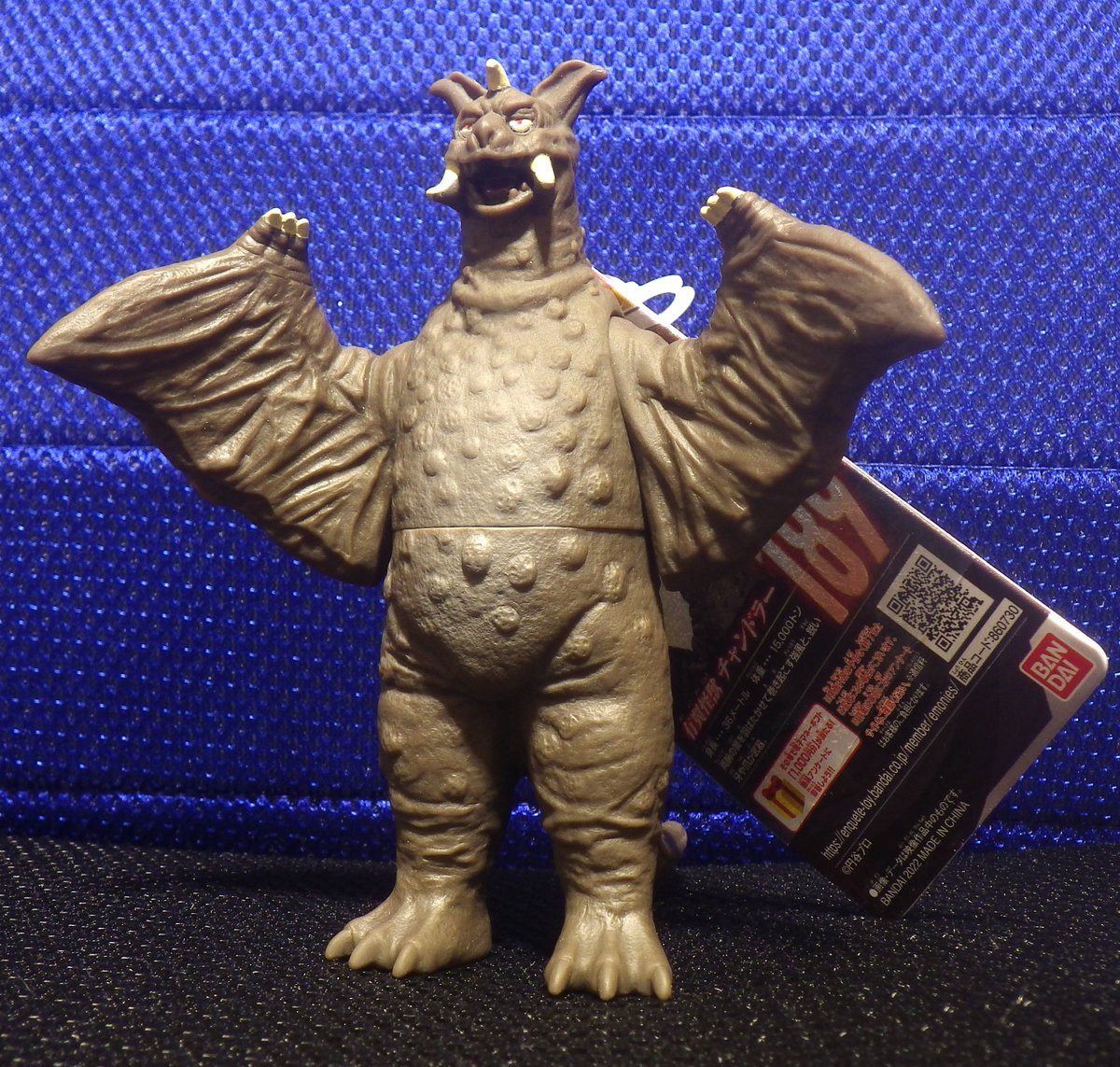 遅まきながらチャンドラーのソフビを購入。成型色暗すぎ？と思いました