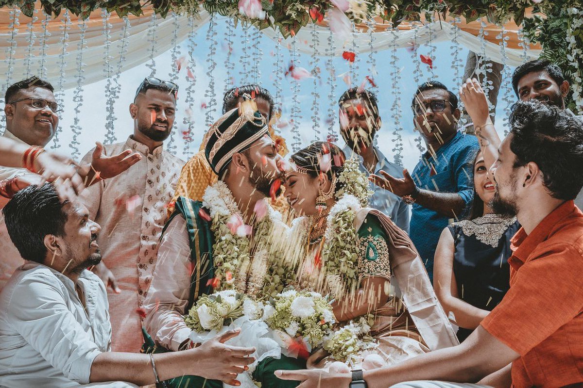 MotleyFuru's tweet photo. RT @AndrewkoeStudio: “Love is like an eternal flame — once it is lit, it will continue to burn for all time.”
Celebrating the #weddingmoments of Frankie Muniz // Thirosha
——————
#andrewkoestudio #photography #malaysianwedding #weddingphotography #sonyal… https://t.co/IsMBZqxN2G