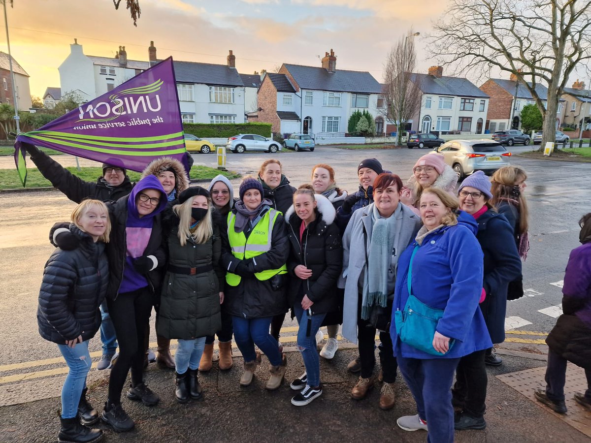 nat_locks's tweet photo. Support our Strike #NHSStrikes #unison #EnoughlsEnough https://t.co/Lcent8OiEU