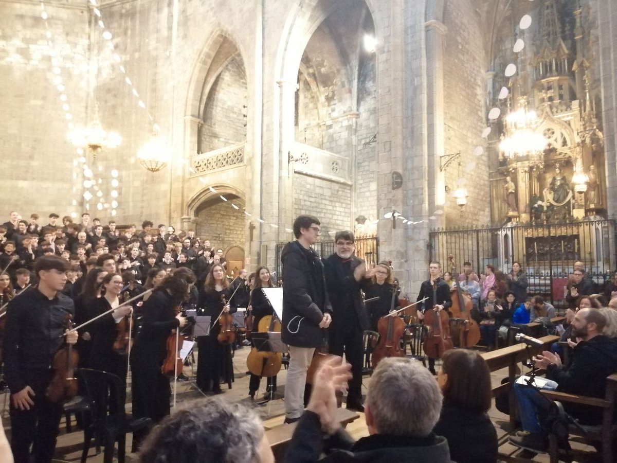 IEAOm's tweet photo. Concert Participatiu by IEA Oriol Martorell
'Un Poema de Nadal' d'Adreu Diport.
Magnífic i emotiu concert on alumnes, professors, famílies, exalumnes, amics i coneguts, han participat d'aquest concert. Moltes gràcies a tots!
#SocdelOriol #TheNextFuture https://t.co/NIRSnUtOZN