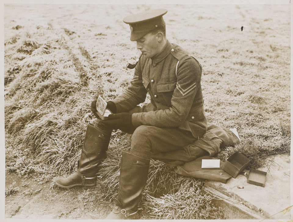 On the 8th day of #12DaysOfArchives we give you ...
A photo of British troops serving on the Western Front in 1914 received Princess Mary boxes from the Royal Family. These were metal cases engraved with an outline of the princess and filled with treats. 
#Presents