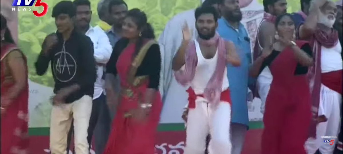 LionBaba66's tweet photo. Spotted in Today's Khammam TDP Meeting
Akkada kuda manam domination eh antaava🤔
Notice chesinollu like kottandi....
#AlluArjun𓃵 https://t.co/dPRkE6Jl2U