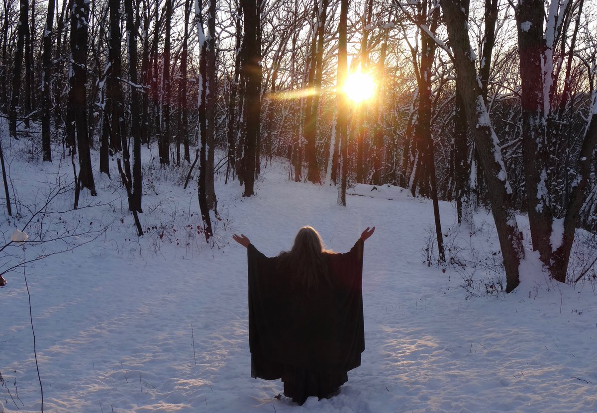 Selena_Fox's tweet photo. Happy #Solstice Day! #Winter &amp; #SummerSolstice Blessings to All celebrating in Northern &amp; Southern Hemispheres! Explore #WinterSolstice around the World tonight, Wednesday, December 21 on my new podcast #CircleofNature. Listen at 7pm CST or later: https://t.co/qoMHcJJji4 #Yule https://t.co/2wWZXQ2Anb