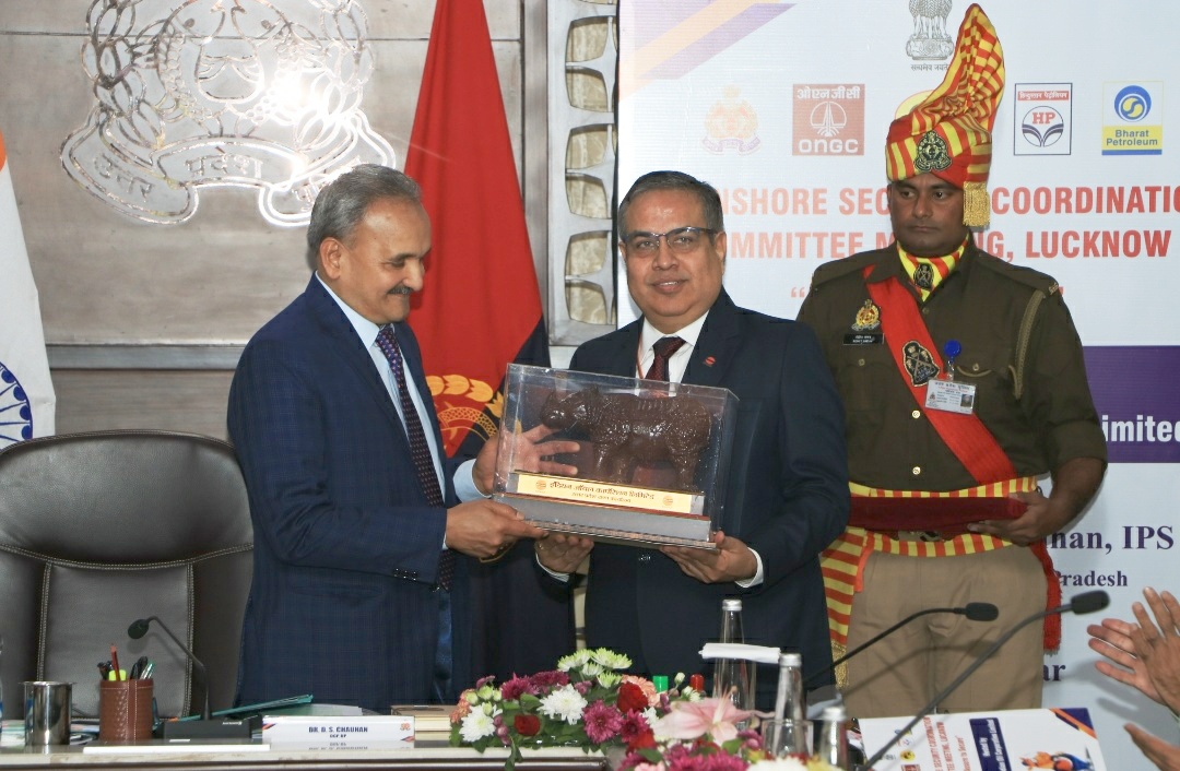 IOCL Uttar Pradesh (@iocl_up) on Twitter photo Mr. Sanjiv Kakkar, ED&SH <a href="/IOCL_UP/">IOCL Uttar Pradesh</a> welcomes
Dr. Devendra Singh Chauhan, IPS, Director General of Police, UP with <a href="/IndianOilcl/">Indian Oil Corp Ltd</a> brand mascot, One-Horned Rhino, during the 3rd Onshore Security Coordination Committee Meeting of Oil Industry, held at Lucknow, today. Mr. Sanjiv Kakkar, ED&SH <a href="/IOCL_UP/">IOCL Uttar Pradesh</a> welcomes
Dr. Devendra Singh Chauhan, IPS, Director General of Police, UP with <a href="/IndianOilcl/">Indian Oil Corp Ltd</a> brand mascot, One-Horned Rhino, during the 3rd Onshore Security Coordination Committee Meeting of Oil Industry, held at Lucknow, today.