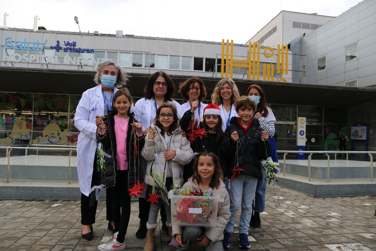 Vall d'Hebron (@vallhebron) on Twitter photo Nadal està present a #VallHebron gràcies als professionals, famílies, voluntaris i associacions que ho fan possible. Les decoracions dels alumnes de la <a href="/FCollserola/">fcollserola</a> dibuixaran un somriure en altres infants que estan ingressats a l'Hospital Infantil. 👇
vhc.cat/vhb-fundacio-c… Nadal està present a #VallHebron gràcies als professionals, famílies, voluntaris i associacions que ho fan possible. Les decoracions dels alumnes de la <a href="/FCollserola/">fcollserola</a> dibuixaran un somriure en altres infants que estan ingressats a l'Hospital Infantil. 👇
vhc.cat/vhb-fundacio-c…
