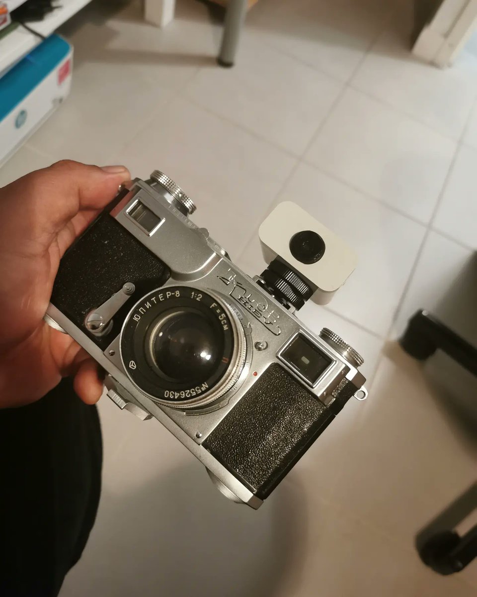falyfamalagasy's tweet photo. J'ai hate de charger une pelloche dans mon Kiev 2 de 1955, mais trouve-t-on encore des 12 poses ?
24 ou 36 c'est trop long 😉
#PhotographieArgentique
#FilmCamera
#AnalogCamera
#KievCamera
#FilmIsNotDead https://t.co/DvI3LsIMVK