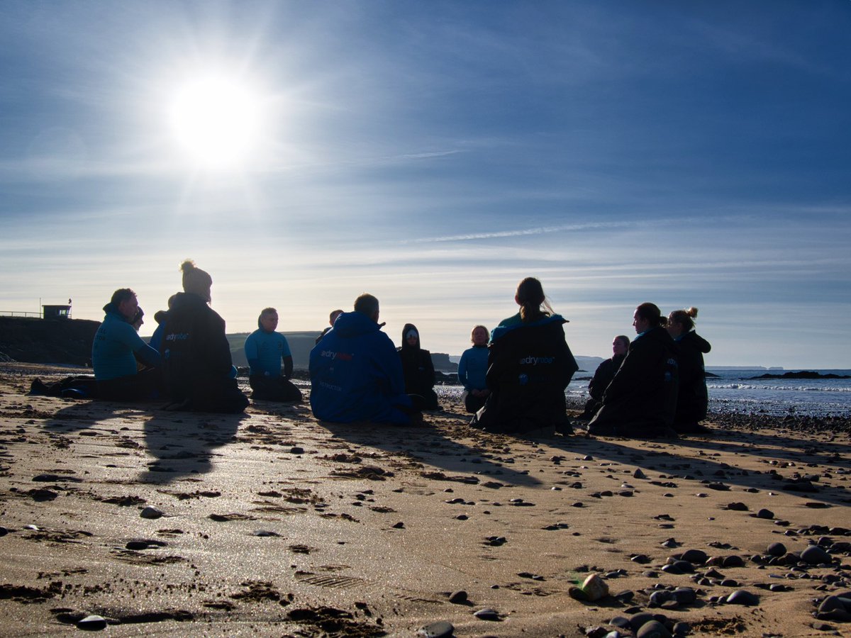 opsurfwell's tweet image. I AM SAM..   a thread..
 
I am Sam. I am a Detective Sergeant and I am parked in a lay-by in a remote country lane, it’s dark and I am late home, again. I am crying.