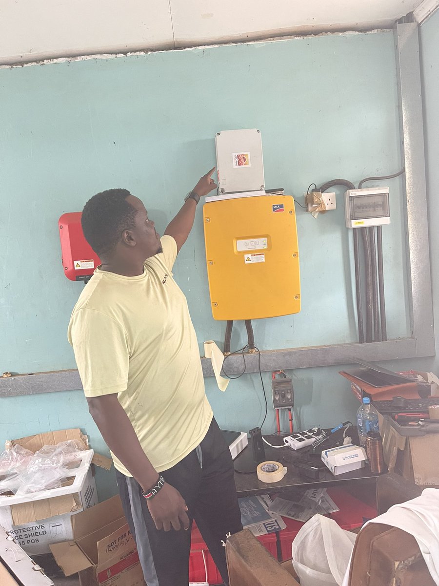 MelaninSolar's tweet photo. At our pilot solar site testing our #MSBX technology of saving excess energy digitally cc #Whive🐝 #Bitcoin #Lightning⚡️@whiveIO @BitHubAfrica https://t.co/fIOwRxIYct